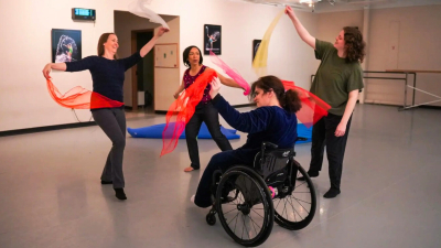 Deju un kustību terapijas nodarbība