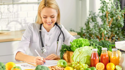 Uztura speciāliste veido uztura plānu